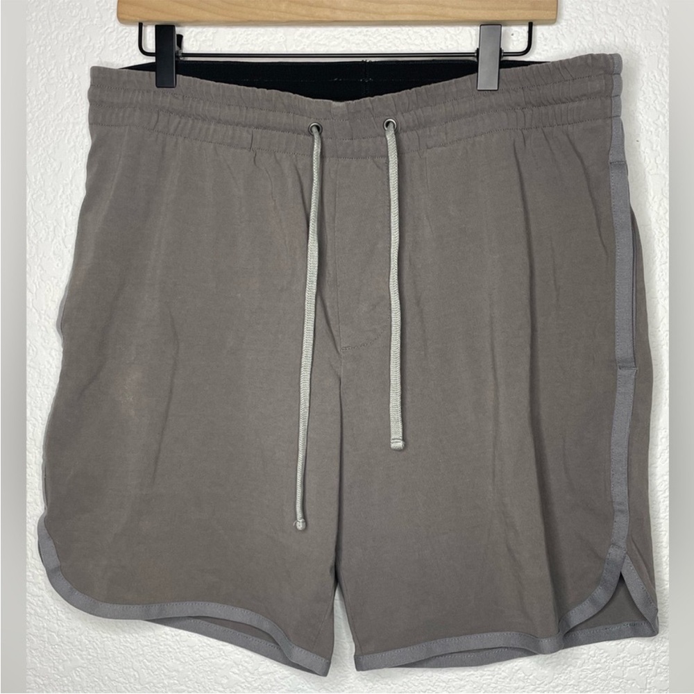 James Perse shorts men performance sz 2 or medium gray MHCJ4194